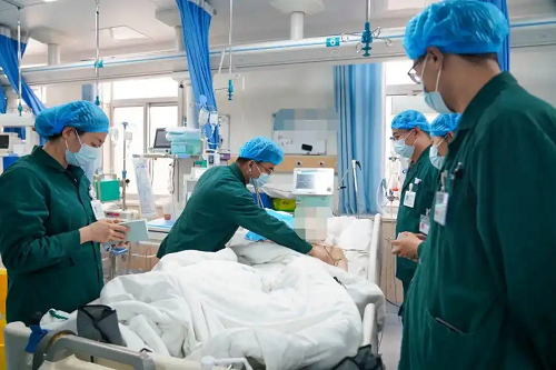 当脑出血猝然来袭，如何为生命打开一扇“实时监测之窗”？